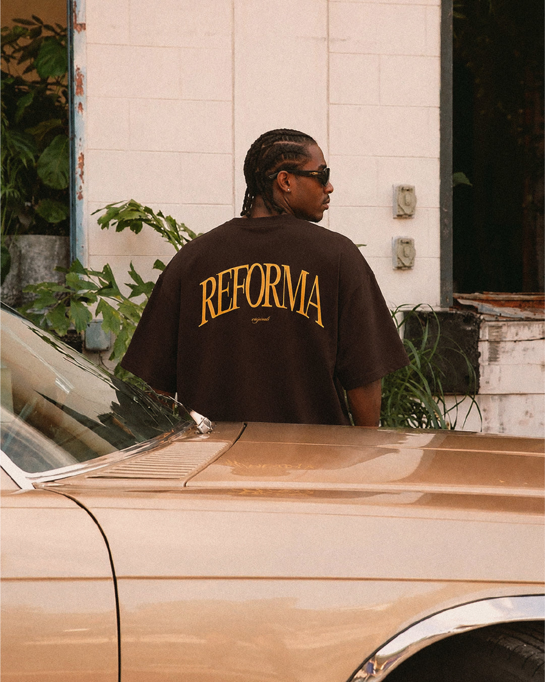VARSITY T-SHIRT - Dark Brown